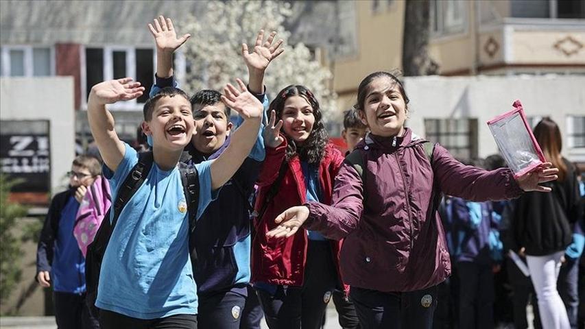 1inci sınıflarda ilk Gelişim Raporu... Karne zili yarın çalacak: 20 milyon öğrenci için tatil zamanı