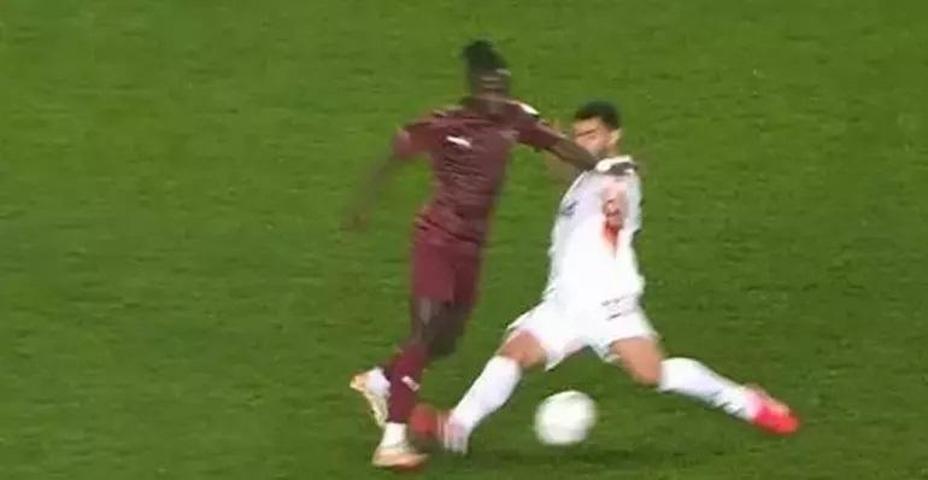 Eski hakemler, Galatasarayın penaltı beklediği pozisyonu yorumladı İşte Hatayspor maçının tartışmalı pozisyonları...