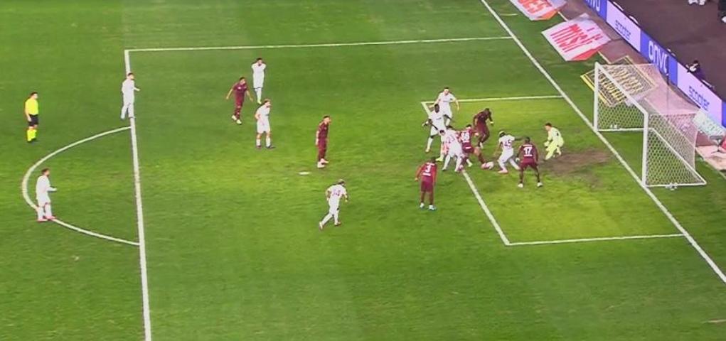 Eski hakemler, Galatasarayın penaltı beklediği pozisyonu yorumladı İşte Hatayspor maçının tartışmalı pozisyonları...