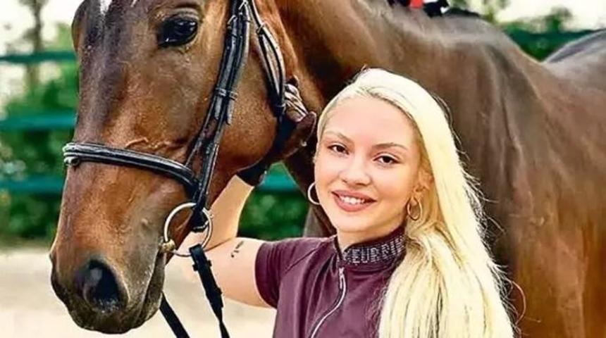 Ece Seçkinin paylaşımı beğeni topladı: Atlarım benim için çok değerli