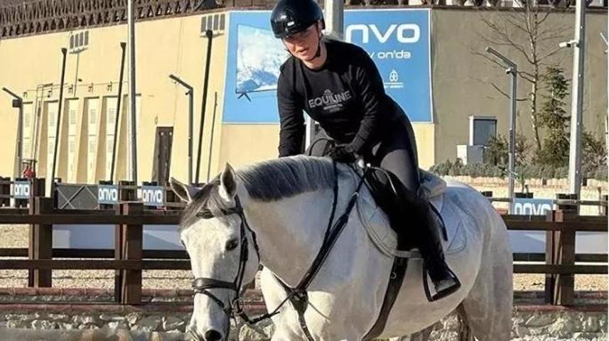 Ece Seçkinin paylaşımı beğeni topladı: Atlarım benim için çok değerli