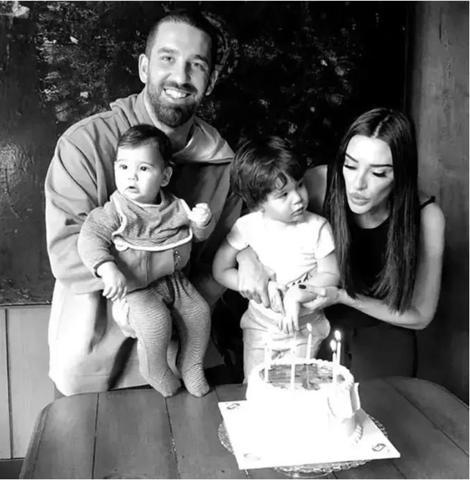 Aslıhan Doğan Turandan romantik paylaşım: SENİ ÇOK SEVİYORUM