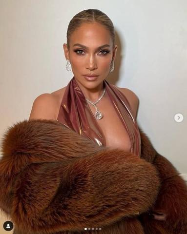 Jennifer Lopez ,67. Grammy Ödül törenine damga vurdu Tarzına beğeni ve yorum yağdı