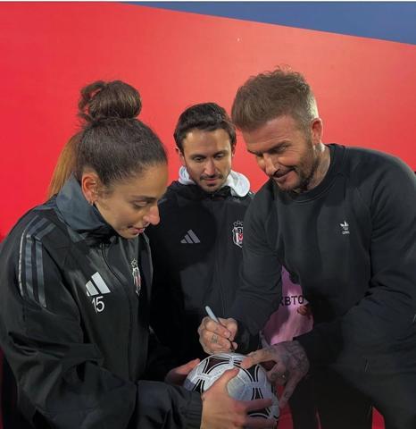 David Beckham ve ailesi İstanbula geldi Efsane futbolcudan Beşiktaşın tesislerine ziyaret...