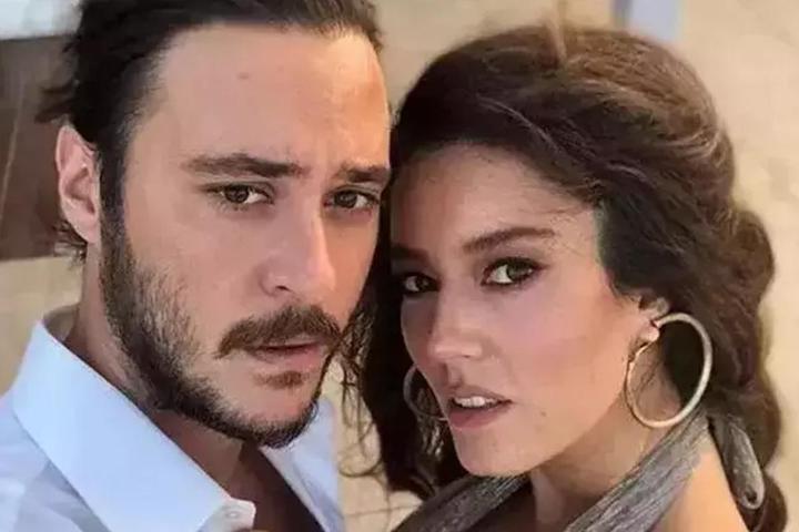 Gergin hali dikkat çekti Pelin Akil’den “Boşandınız mı” sorusuna mesafeli yanıt