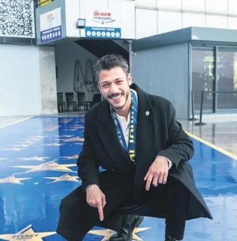 İnci Tanelerinin Cihanı Kubilay Akadan Fenerbahçe pozu Efsane Yol’daki yıldızlar arasında yerini aldı