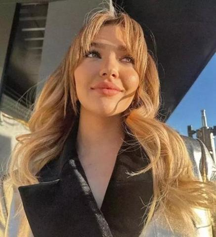 Melisa Döngelin elbisesi dikkat topladı