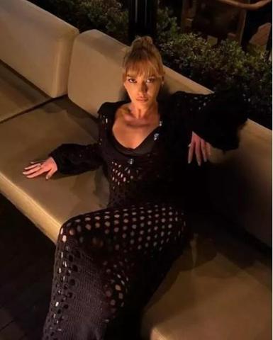 Melisa Döngelin elbisesi dikkat topladı