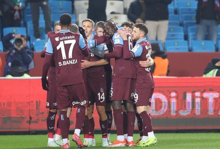 Trabzonsporda moral tavan Yerel basın şaşalı galibiyeti manşetlerine böyle taşıdı...