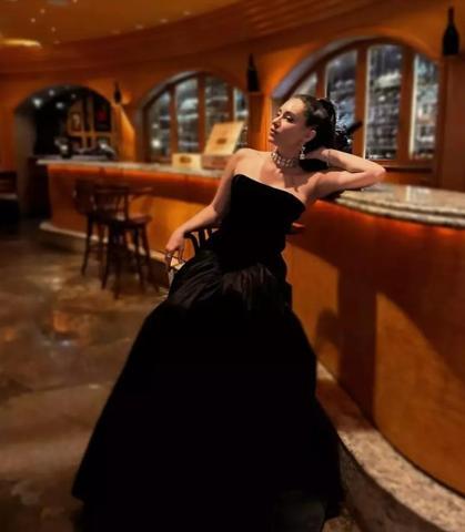 Hande Doğandemir Dubaiye gitti Gala tarzına sevenlerinden tam not