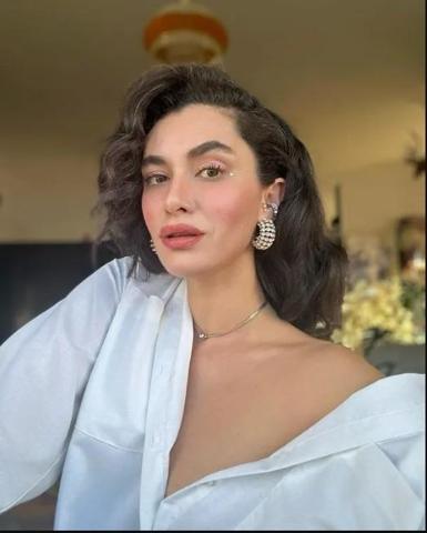 Hande Doğandemir Dubaiye gitti Gala tarzına sevenlerinden tam not