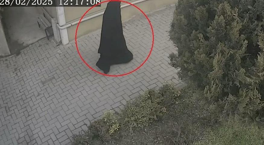 Tanınmamak için çarşaf giydi: Ablasının evini böyle soydu