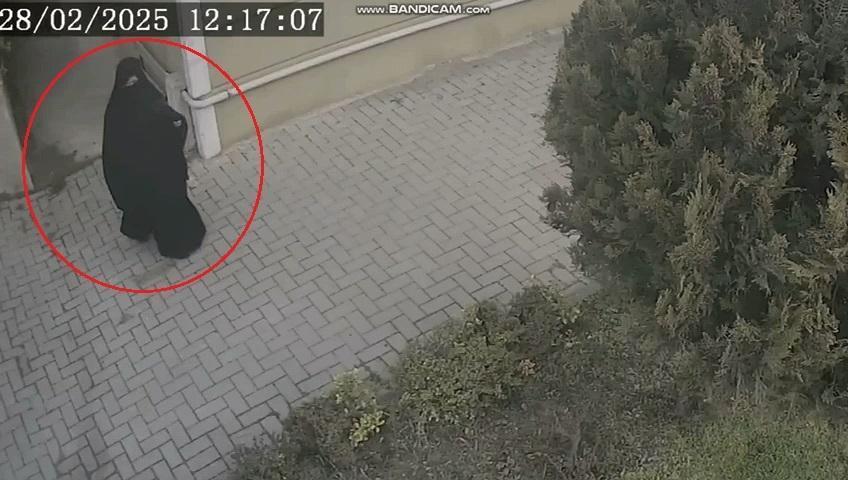 Tanınmamak için çarşaf giydi: Ablasının evini böyle soydu