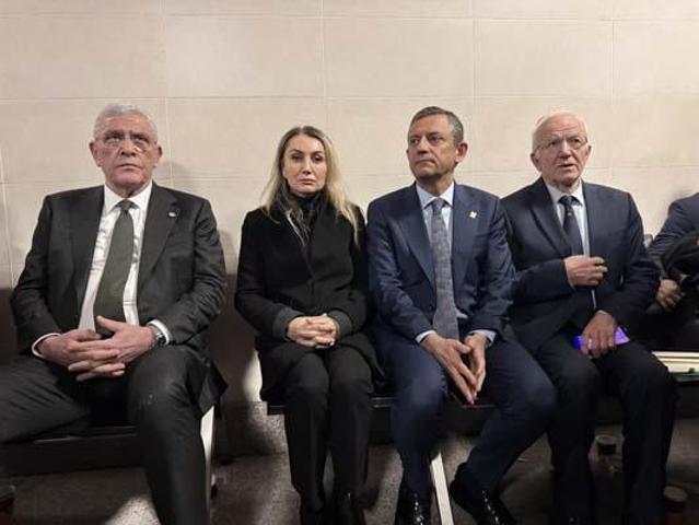 Son Dakika CHPde Olağanüstü Kurultay Öncesi Siyasi Gelişmeler: Dilek İmamoğlu, Özgür Özele Rakip Olur Mu