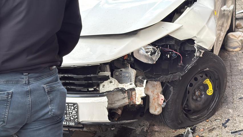 Kağıthanede otomobilin çarptığı kadının bacağı koptu; hastanede hayatını kaybetti