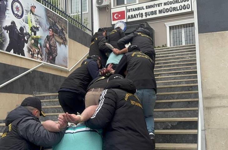 SON DAKİKA İstanbul, Bağcılarda kimlik kontrolü yapan bekçilere silahlı saldırı: Ağır yaralanan bekçi şehit oldu