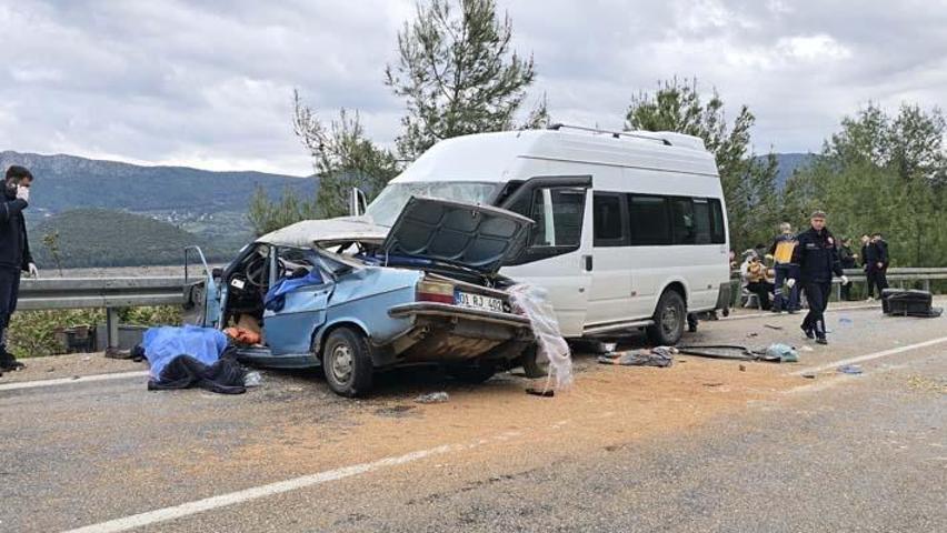 SON DAKİKA Adanada feci kaza; aynı aileden 5 kişi can verdi