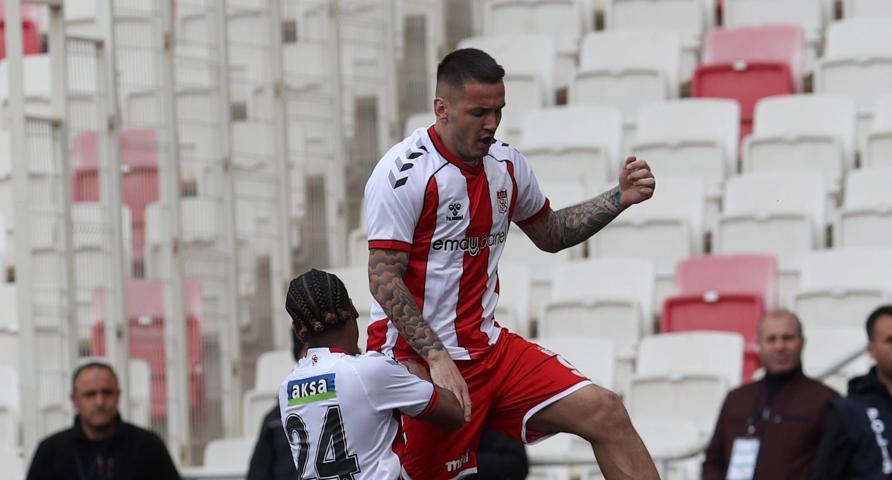 Sivassporun Arnavut golcüsü Rey Manajda transfer gelişmesi Almanya detayı...
