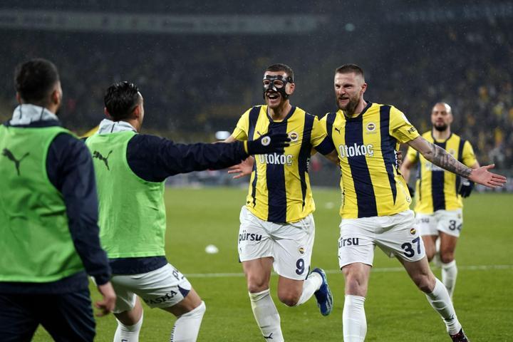 Süper Ligde ikinci yarının lideri Fenerbahçe oldu