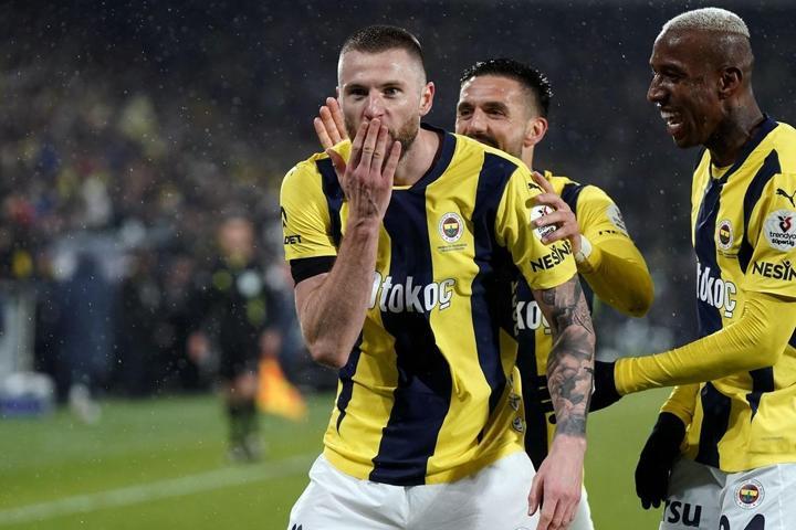 Süper Ligde ikinci yarının lideri Fenerbahçe oldu