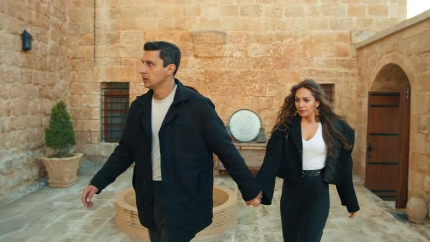 Uzakları Yakın Eder Aşk Cihan ve Alya el ele