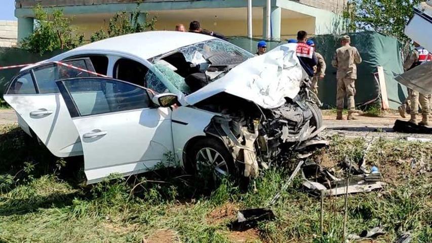 Şanlıurfa’da Feci Kaza: 2 Otomobil Kafa Kafaya Çarpıştı, Aynı Aileden 3 Ölü