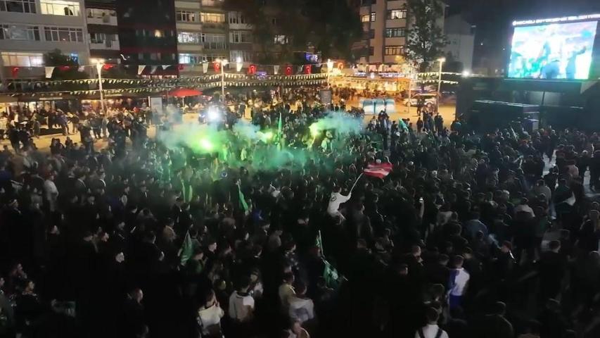 Kocaelide Süper Lig coşkusu Taraftarlar sabaha kadar kutladı...