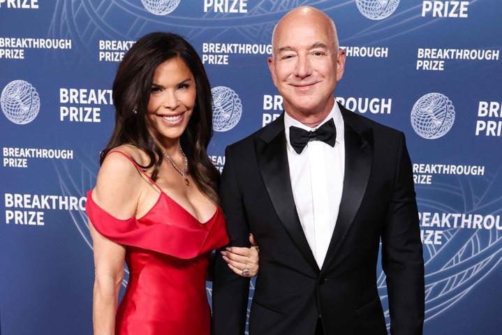 Jeff Bezos ve Lauren Sanchez Evleniyor Hollywood Yıldızları Akın Edecek: Bir Kent Alarmda...