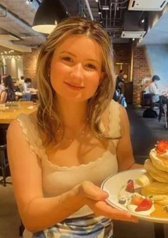TikTok fenomeni hayatını kaybetti Doktorlar 1 ila 5 yıl arasında ömür biçmişti ama... KANSERİN EN SİNSİ BELİRTİSİ