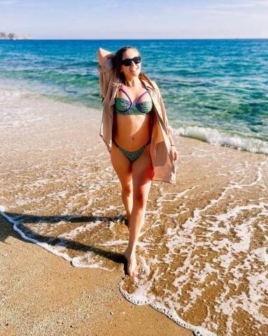 Emret Komutanımın Karameli Damla Sönmez deniz sezonunu açtı YAZ GELDİ SANIRDIM