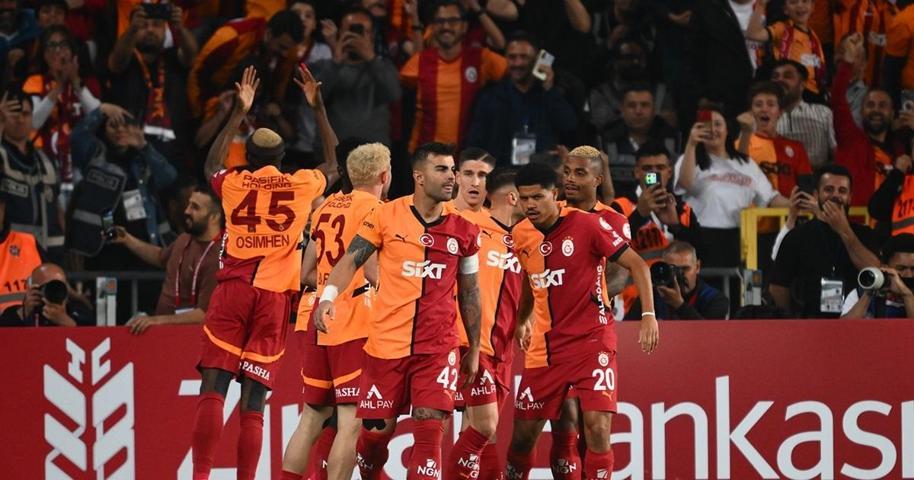 Galatasaray’da yeni sezon planları: Veda ve transfer bombaları