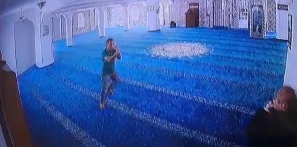 Camide tekme tokat dayak O anlar kameraya yansıdı