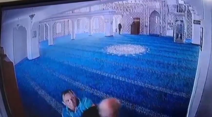 Camide tekme tokat dayak O anlar kameraya yansıdı