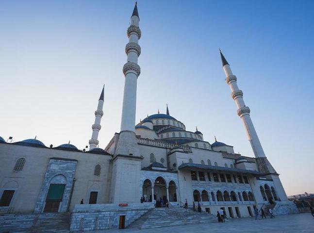 Tüm Türkiyede bayram coşkusu Milyonlarca kişi saf tuttu