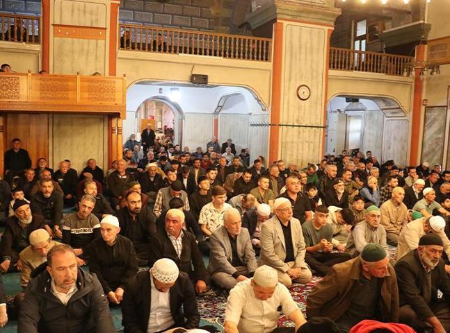 Tüm Türkiyede bayram coşkusu Milyonlarca kişi saf tuttu