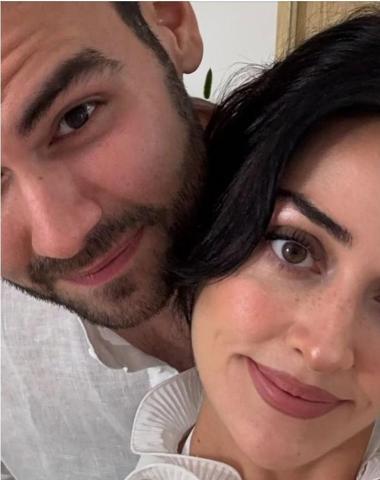 Esra Bilgiç ve Faruk Sabancı’dan Romantik Tatil Paylaşımı Yaz Sezonunu Sevgilisiyle Açtı
