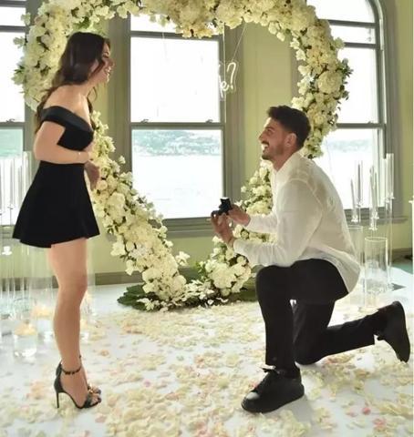 Hazal Çağlar ve Samet Akaydından Nişan Sonrası Romantik Tatil