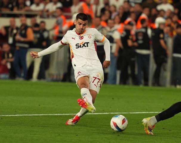 Galatasarayda ayrılık Sözleşmesi bitmeden gidiyor...