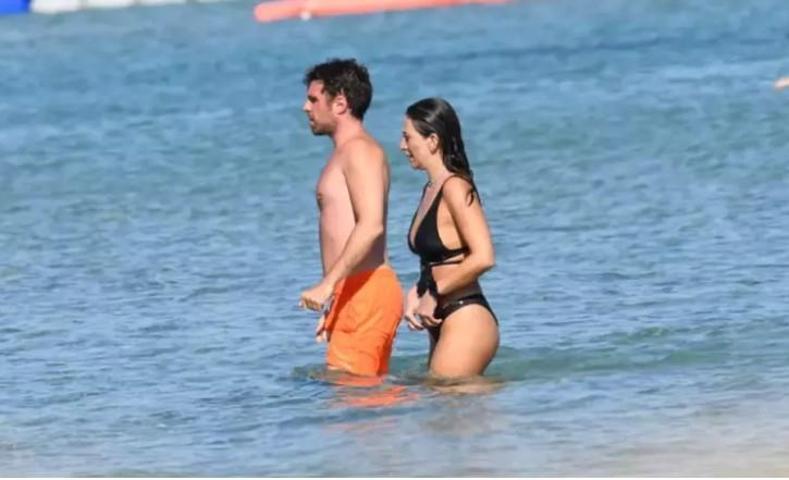 Berker Güven ve Nihal Yalçın’ın Çeşme’deki Romantik Tatili: Denizde Aşk Dolu Anlar