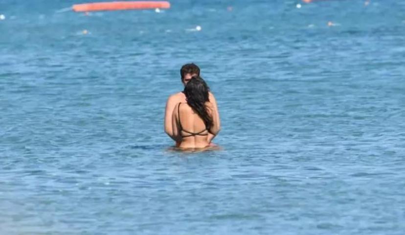 Berker Güven ve Nihal Yalçın’ın Çeşme’deki Romantik Tatili: Denizde Aşk Dolu Anlar