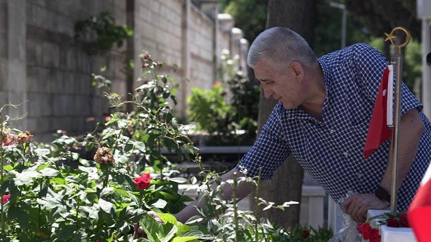 15 Temmuz şehitleri kabri başında anıldı: Hiç bir zaman unutulmayacaklar