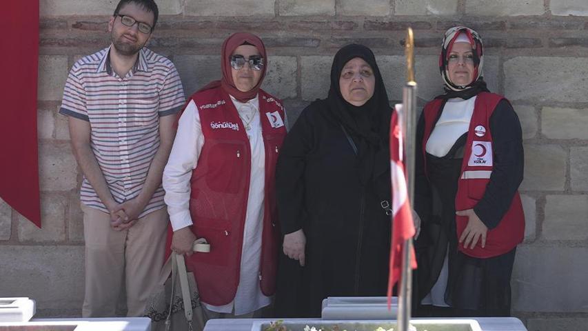 15 Temmuz şehitleri kabri başında anıldı: Hiç bir zaman unutulmayacaklar