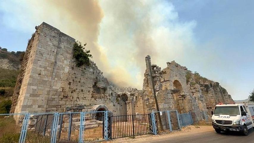 ANTALYA ORMAN YANGINI SON DURUM: Antalya ili orman yangınları (Aksu, Muratpaşa, Manavgat, Gazipaşa) söndürüldü mü