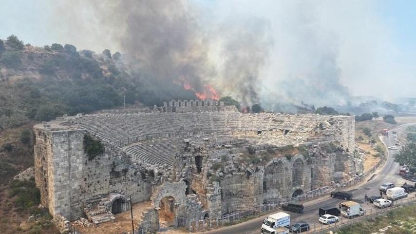 ANTALYA ORMAN YANGINI SON DURUM: Antalya ili orman yangınları (Aksu, Muratpaşa, Manavgat, Gazipaşa) söndürüldü mü