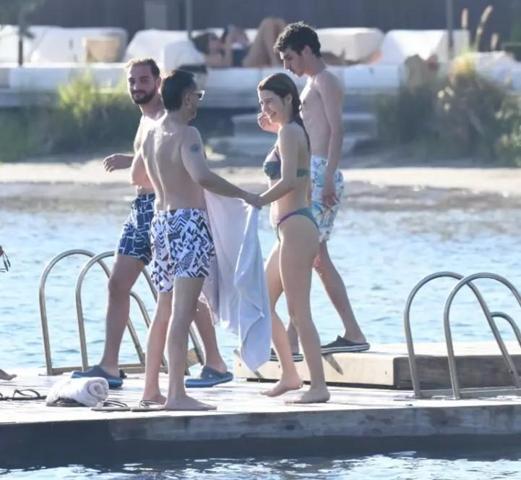 Beren Saat ve Kenan Doğulu, Bodrumda Tatil Sezonunu Başlattı