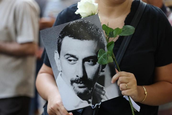 Bir ülke yasta Ziyad Rahbani’ye son veda: Lübnanın efsanevi sesi Feyruz, oğlunun cenaze töreninde görüntülendi