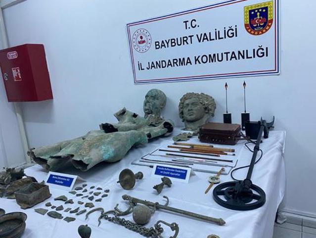 Bayburt’ta 156 adet tarihi eser ele geçirildi