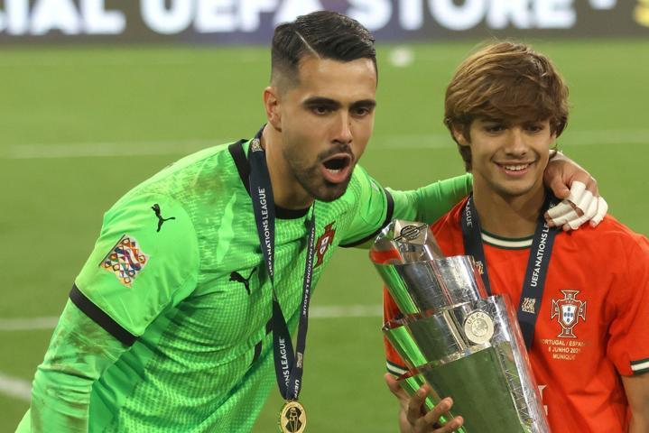 Galatasaraydan dünya yıldızı kaleciye dev bonservis Musleranın bayrağını devralacak...