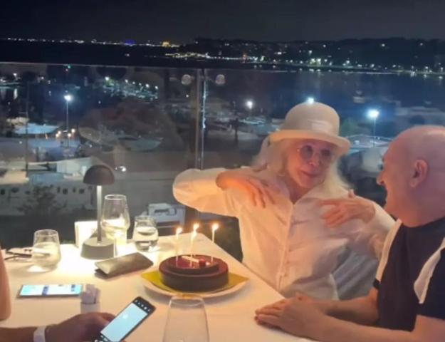 Taş Bebek lakaplı Gönül Yazar 89. Yaşını Kutladı: Sağlıklı ve Neşeli Haliyle Dikkat Topladı