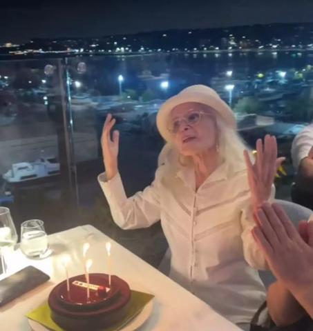 Taş Bebek lakaplı Gönül Yazar 89. Yaşını Kutladı: Sağlıklı ve Neşeli Haliyle Dikkat Topladı